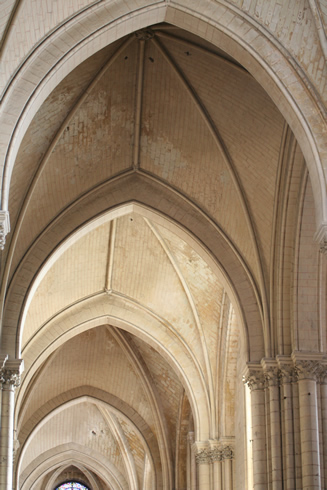 Bulging ribbed vaults of the cathedral of Poitiers (France)