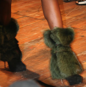 Asandri fur shoes (2) - Mode Suisse fashion show - credit Véronique Gray
