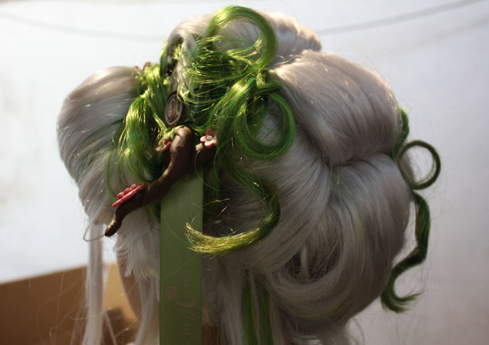 Back of the wig of Anna, model at SDC in Zurich, Beschle and Sara Hochuli - crédit Véronique Gray