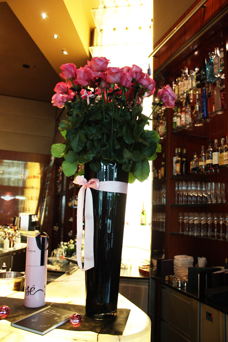 Beautiful roses at the Onyx bar in Zurich - copyright Veronique Gray 