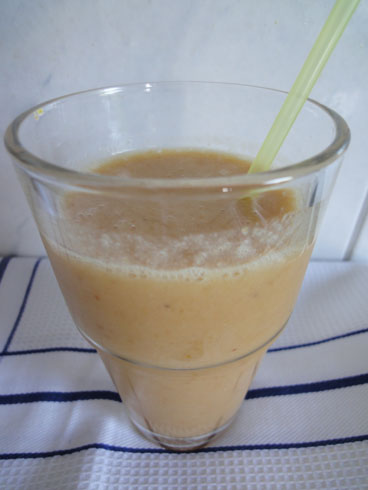 Banana-apricot-orange smoothie