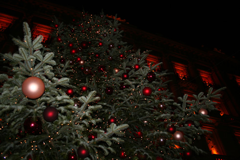 Christmas tree in front of the Credit Suisse, Paradeplatz