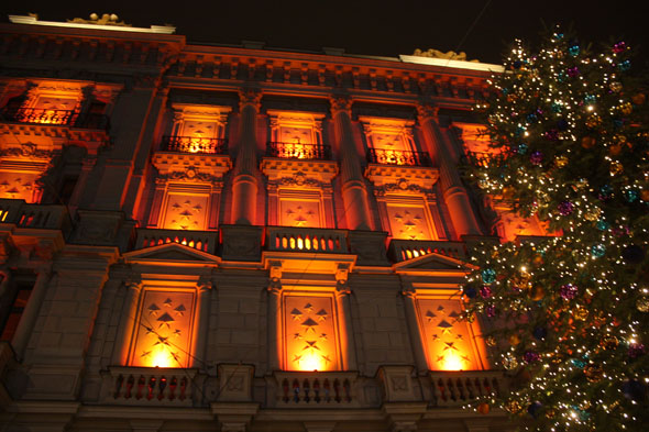 Crédit Suisse lights and Christmas tree