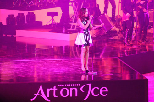 Dionne Bromfield sings at Art on Ice
