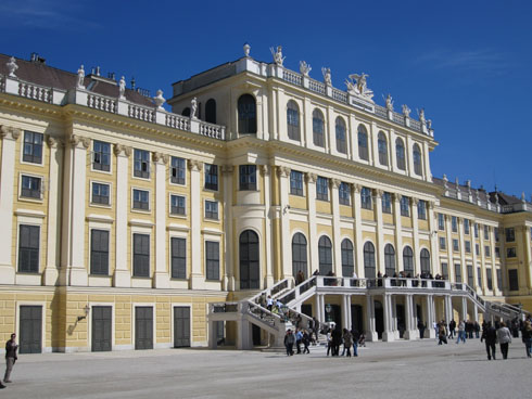 Front of Schönbrunn Palace
