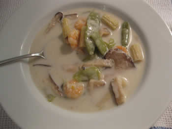 Thai soup with shrimps, corn and snowpeas
