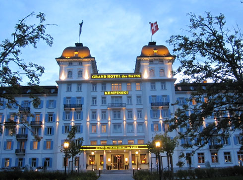 Grand Hotel des Bains Kepimski taken from the outside