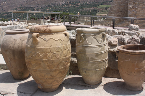 amphoras at the palace of Knossos