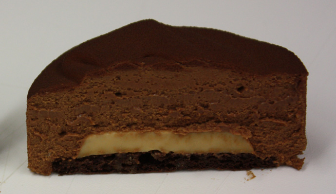 inside of chocolate tart with caramel core - copyright Véronique GRAY