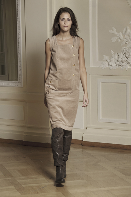 Javier Reyes Winter collection - Long shortleeve dress - Hotel Palace Bellevue in Bern - photo Nathan Beck
