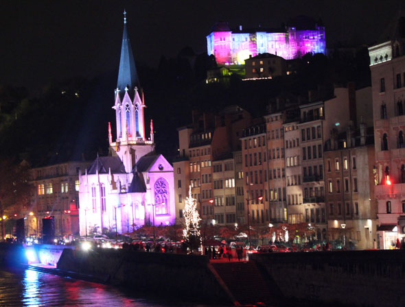 Lit up buildings with Saone River - credit Vivamost