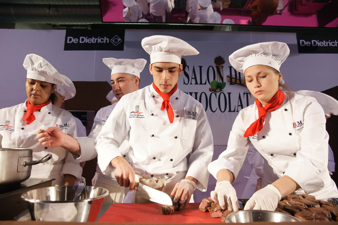 Cooking live show at the Salon du Chocolat in Zurich - BHMS students preparing food for Jürg Wernli - credit Nicolas Rodet