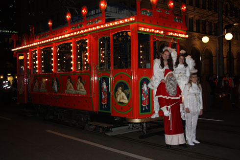 Märlitram and Samiclaus at the Chrismtas Parade in Zurich