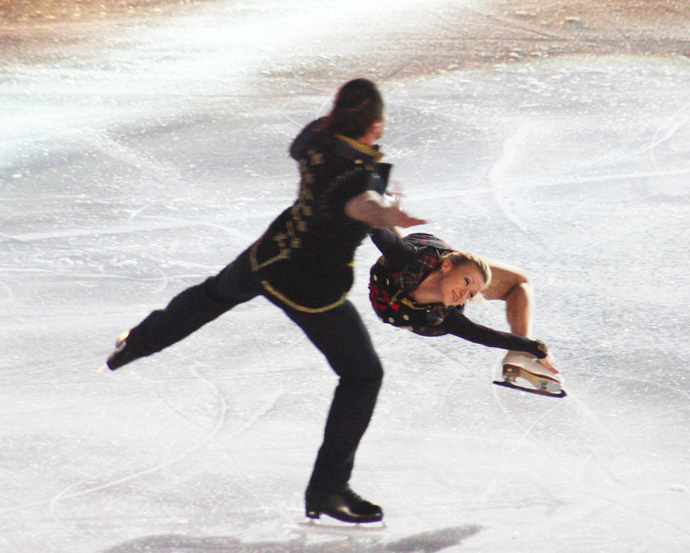 Maxim Trankov and Tatiana Volososhar at Art on Ice in Zurich - copyright Véronique Gray