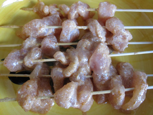 Marinated chicken with peanut on wooden stick