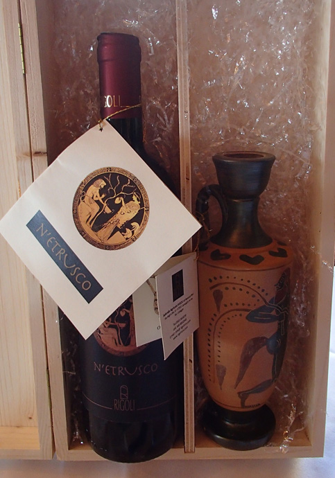 N' etrusco wine coffret from Azienda Agricola Rigoli - copyright Veronique Gray