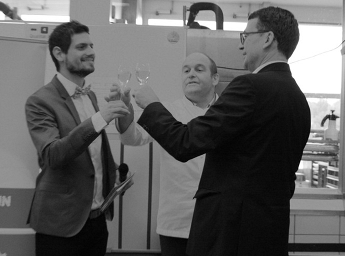 Oliver Fisher, Gate Gourmet, with Jörg Arnold, IL Tavolo and moderator of the evening - copyright Veronique Gray
