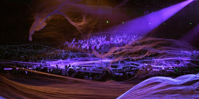 SSS spider web on audience - copyright Slava's Snowshow