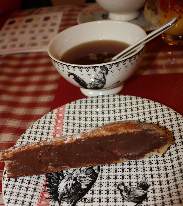 Slice of Baguette on Gien plate - credit photo Véronique Gray