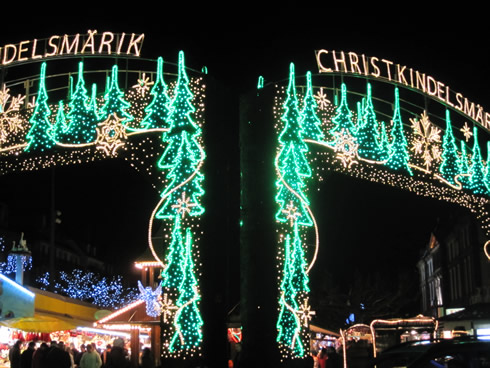 Large Christmas market called Christkindelsmärik, Place de Broglie