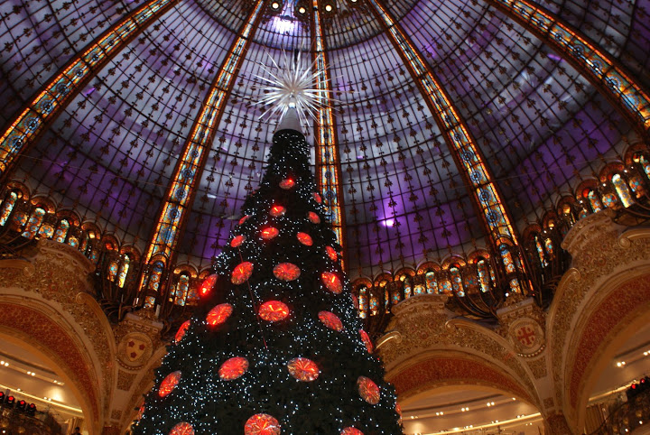 Swarovski tree in the Galeries Lafayette and beautiful dome