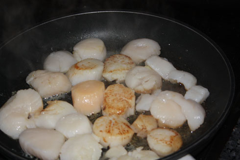 scallops in the frying pan