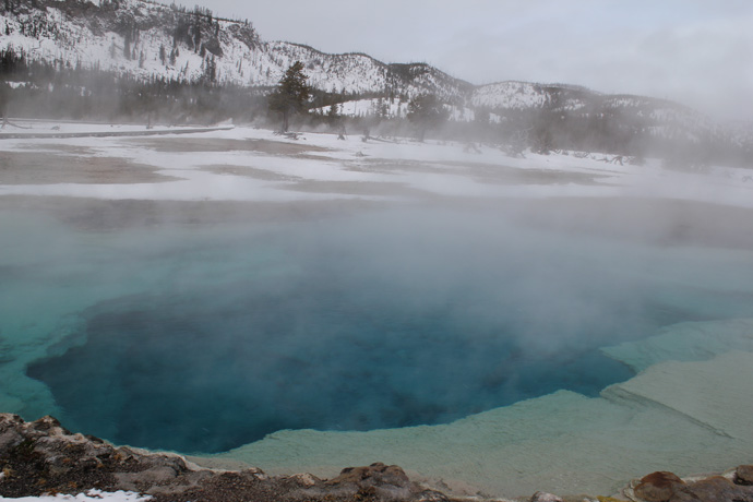 Yellowstone geo thermal feature - copyright Véronique Gray