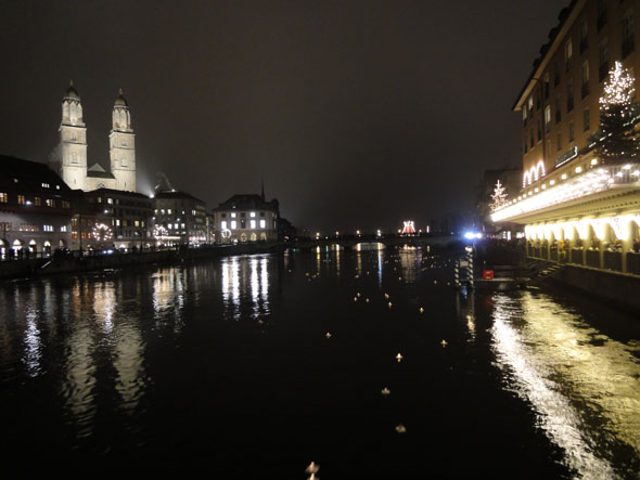 Zurich by night, day of floating candles - Lichterschwimmen 2012