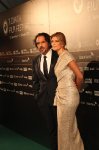 alejandro-gonzalez-inarritu-on-the-green-carpet-with-his-wife