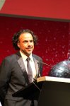 gonzalez-inarritu-smiling-on-the-stage