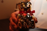 close-up-of-a-signed-lindt-teddy-for-the-ricardo-auction