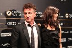 sean-penn-and-girlfriend-shannon-costello-on-the-green-carpet-2