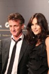 sean-penn-and-girlfriend-shannon-costello-on-the-green-carpet