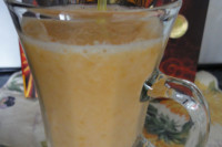 Pineapple-cantaloupe-apricot smoothie (about 5 servings)